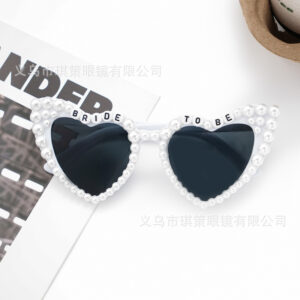 Bride-white frame gray piece