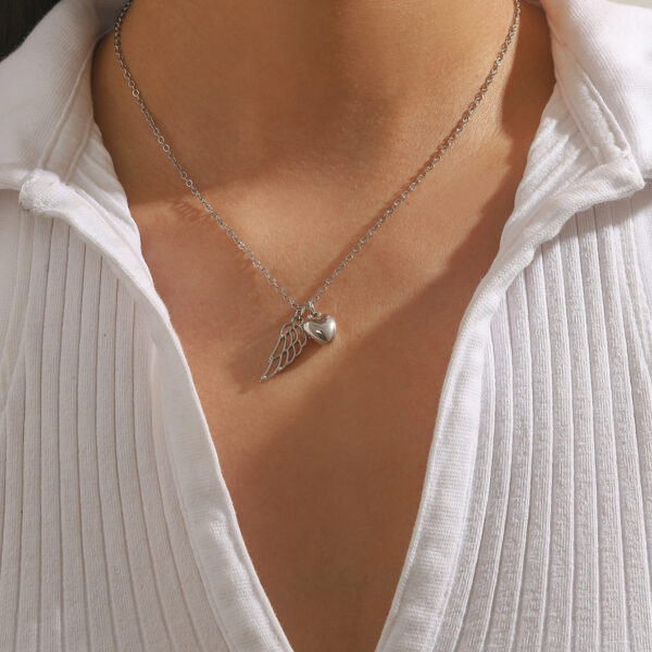 Wholesale Double-flying Tanabata Couple Hollow Wings Love Pendant Necklace