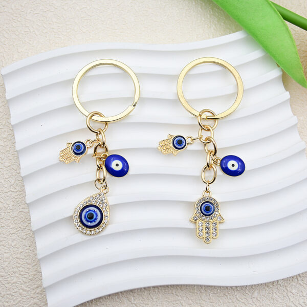 Wholesale Heart-shaped palm water droplet Devil's eye keychain
