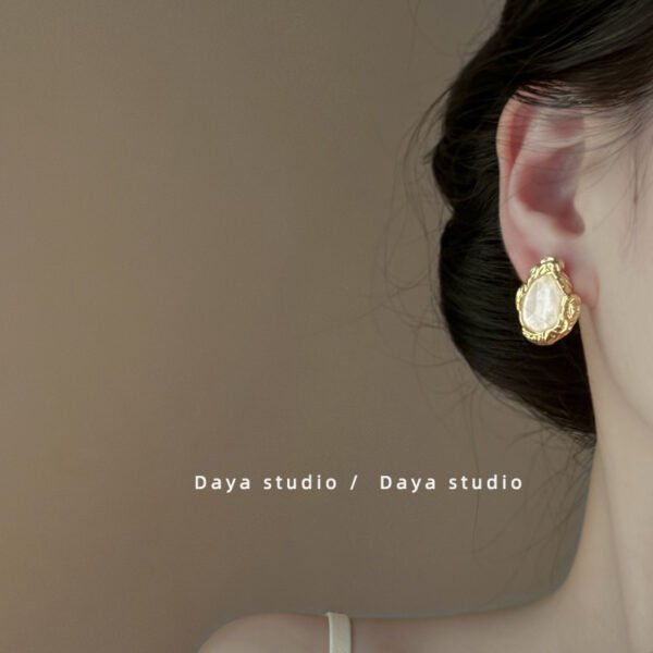 Wholesale Summer Super Fairy French Retro Shimmering Resin Earrings