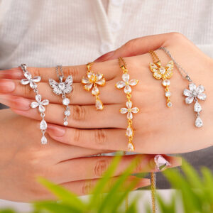 Wholesale Butterfly Flowers, Light and Luxurious Stainless Steel Clavicle Necklace