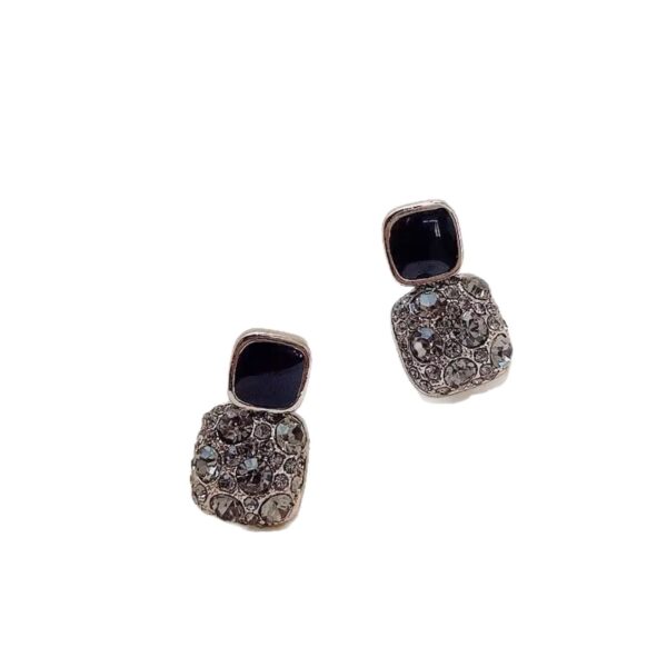 Wholesale Trendy Fashion Commuter Earrings, Stylish and Unique Ear Studs