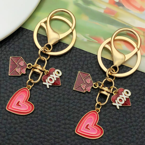 Wholesale Valentine's Day Oil Dripping Red Sprinkled Gold Heart Envelope Keychain