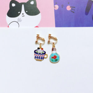 Color tea cup cat, a pair of ear clips