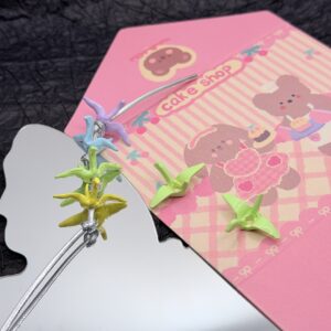 Light green / 21.3*14.6mm, hole approximately 2.2mm.