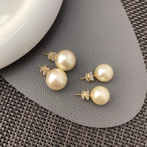 Wholesale 8-14mm milk white pearl round earrings