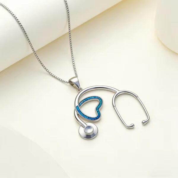 Wholesale heart-shaped stethoscope pendant necklace luxuryclavicle chain