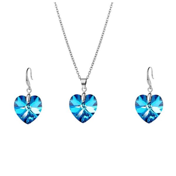 O1CN01MQlPai1YN7X6Gj4xz_2217676353046-0-cib Wholesale Blue heart-shaped crystal silver chain necklace