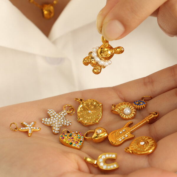 Wholesale Diverse diamond studded stainless steel necklace pendant accessories