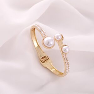 Three Half Pearl Gold