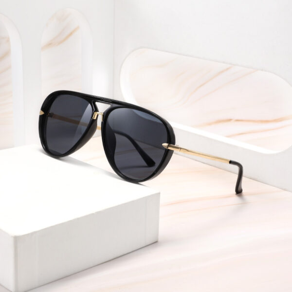 Wholesale riding men's and women's fashion large frame toad glasses trend vintage sunglasses