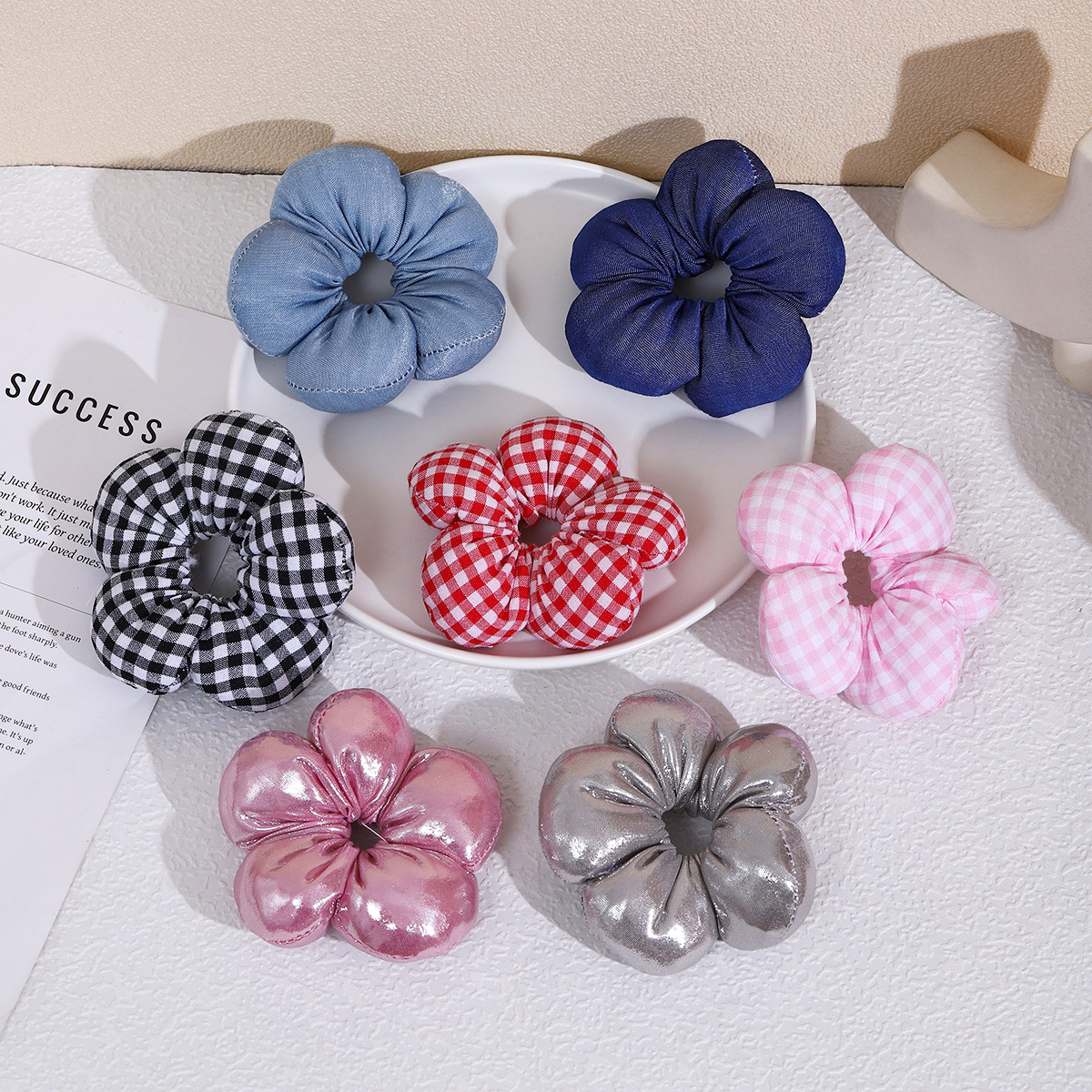Wholesale Korean-Style Scrunchie with Three-Dimensional Flower Design for Chilen, Cotton-Filled Bun Hair Tie, Cute Hair Aessory