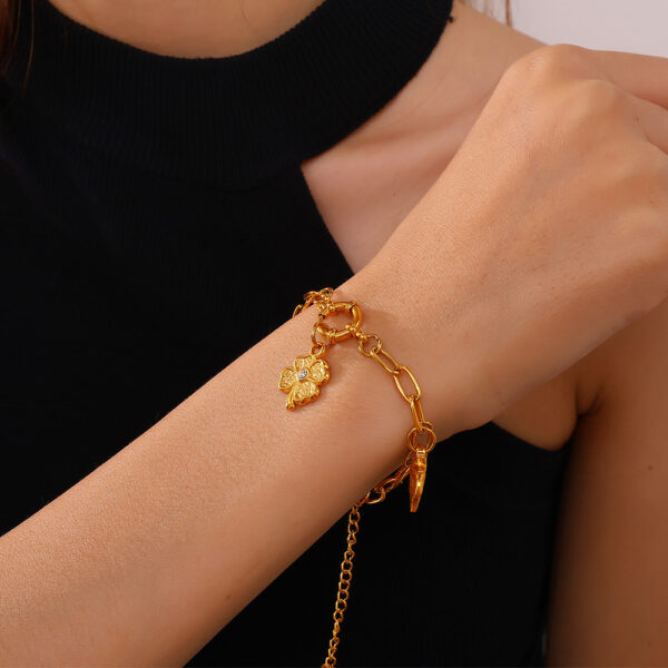 Wholesale Gold sports style retro necklace pendant accessory