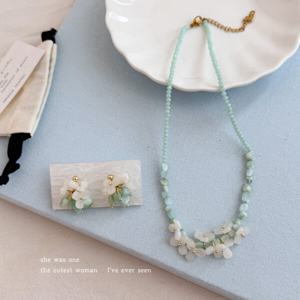 Wholesale Mint Mambo Green Flower Beaded Necklace Cool Clavicle Accessories