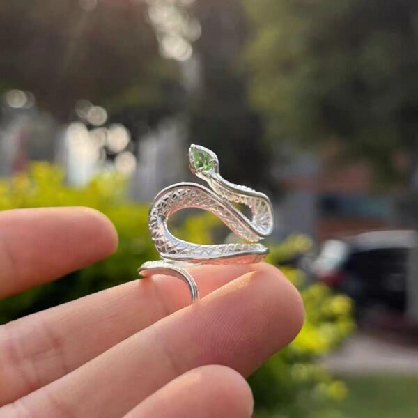 O1CN01NiAost1l5KtoVcgAE_2216005864767-0-cib Wholesale Silver inlaid colorful topaz snake ring