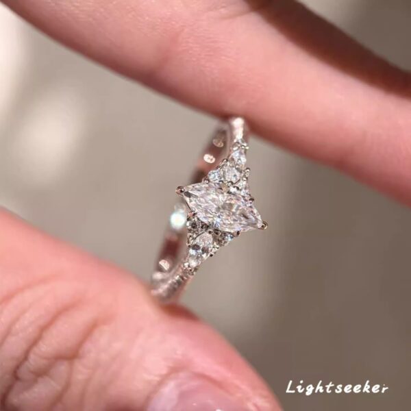Wholesale Sparkling Pigeon Egg Zircon Diamond Stacking Ring