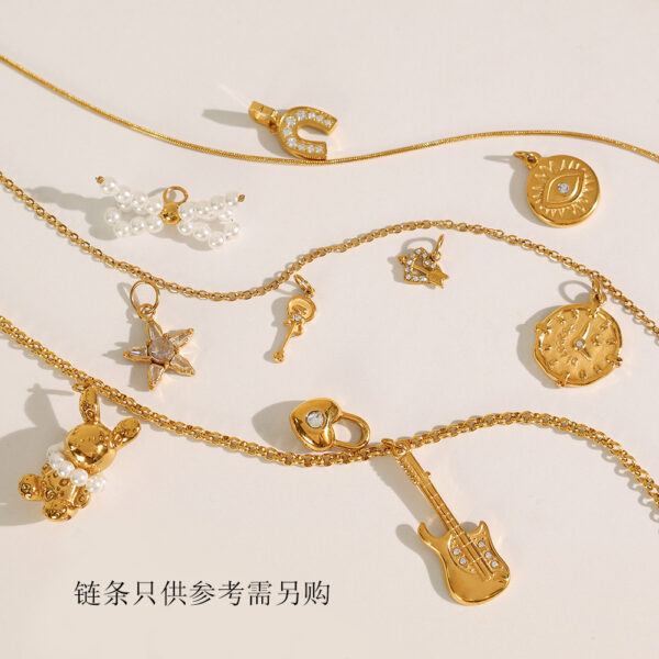 Wholesale Diverse diamond studded stainless steel necklace pendant accessories