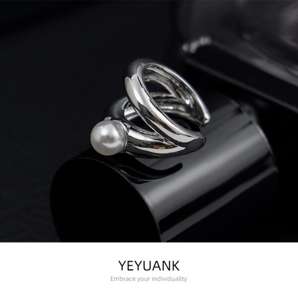 Wholesale Pearl Heart Zircon Decorated Combination Ear Clips