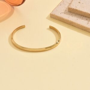 Roman numeral gold half open bracelet