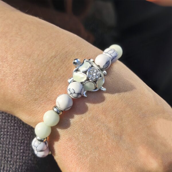 Wholesale Luminous Little Elf Turquoise Beads Paired With A Cute Little Turtle Bracelet.