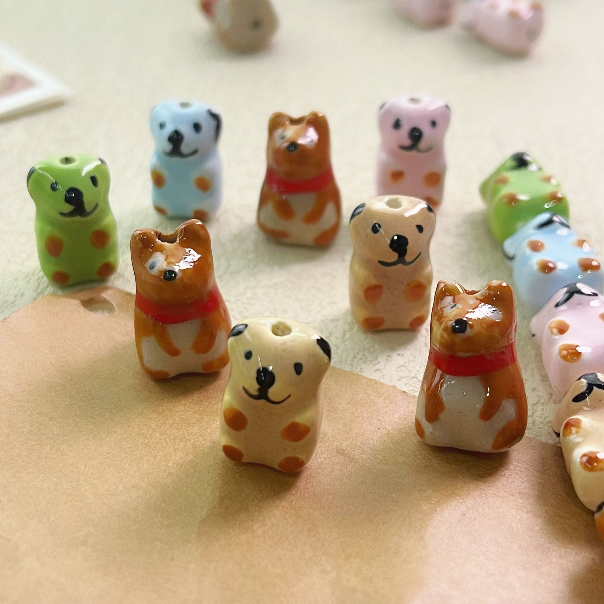 Wholesale Hand-painted ceramic color ppy Akita dog loose beads handmade DIY beaded bracelet necklace aessories