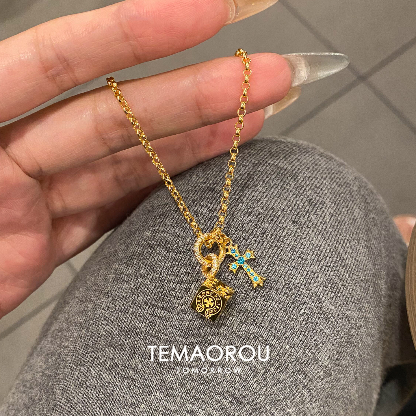 Wholesale The Style Is Ser Cool! Vintage Cross Solid Dice Pendant Necklace with a Light Luxury Design Sweater Chain Aessory