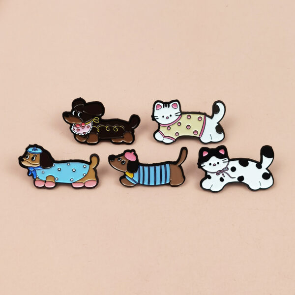 Wholesale Cute and adorable sausage dog cat alloy cartoon brooch