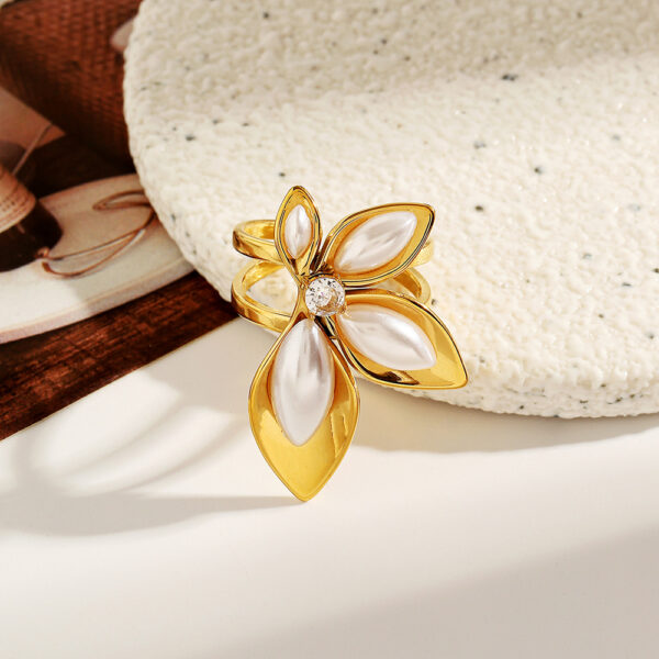 Wholesale Stainless steel ring with elegant petal opening
