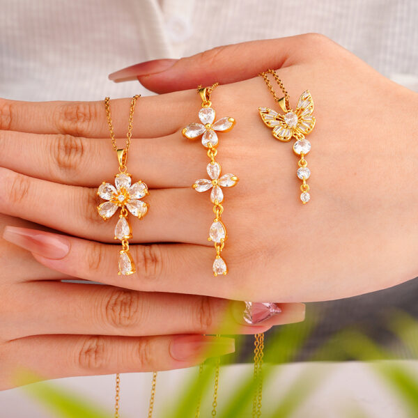 O1CN01PCpK5n20t0KtNKTRQ_2215152786906-0-cib Wholesale Butterfly Flowers, Light and Luxurious Stainless Steel Clavicle Necklace