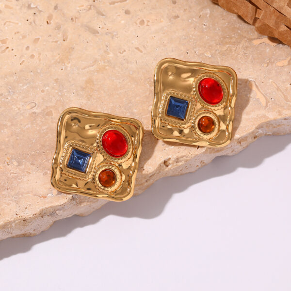 Wholesale Stainless steel stud earrings with diamonds, light luxury and high-end feel