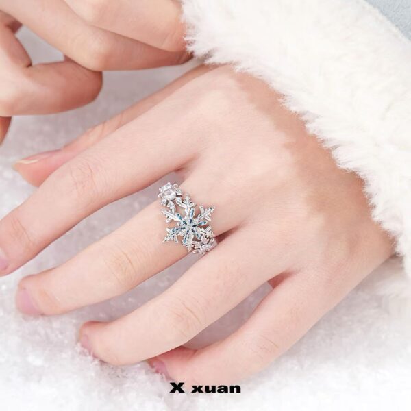 Wholesale Winter Is a Time of Fortune, Rotating Multi-Layered Snowflakes, Exquisite and Light Luxury, Niche High-End Valentine's Day Open Ring for Women