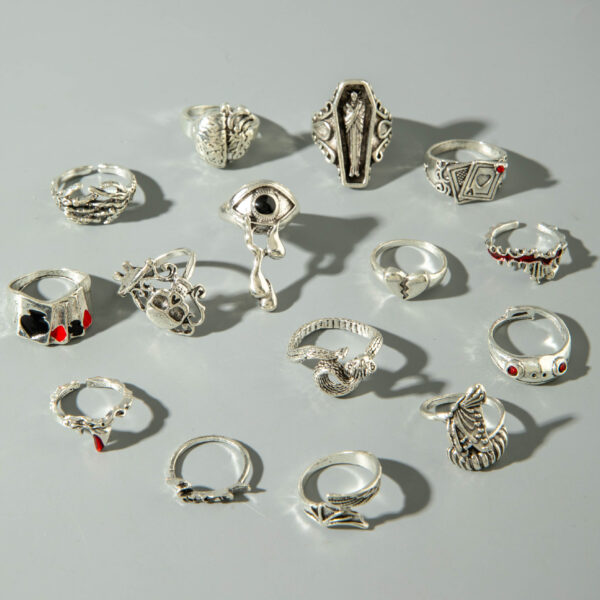 O1CN01PKwOq622VlT0eziu1_1717797126-0-cib Wholesale Skull-themed dark gothic playing card extravagant ring