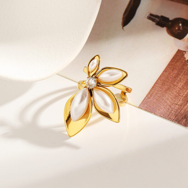 Wholesale Stainless steel ring with elegant petal opening