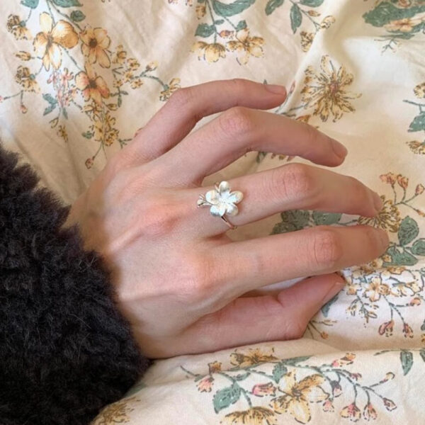 O1CN01PhWs7j1mGA43fCQS0_2215649434926-0-cib Wholesale Vintage Drawing Flower Opening Ring Niche Design Finger Ring