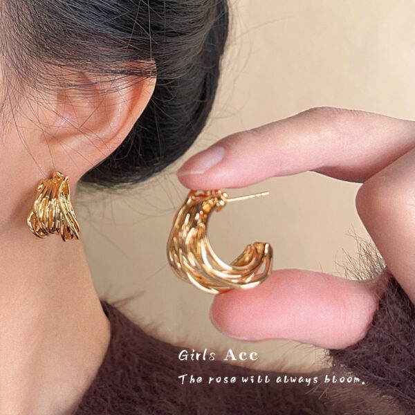 Wholesale Retro geometric metallic irregular earrings