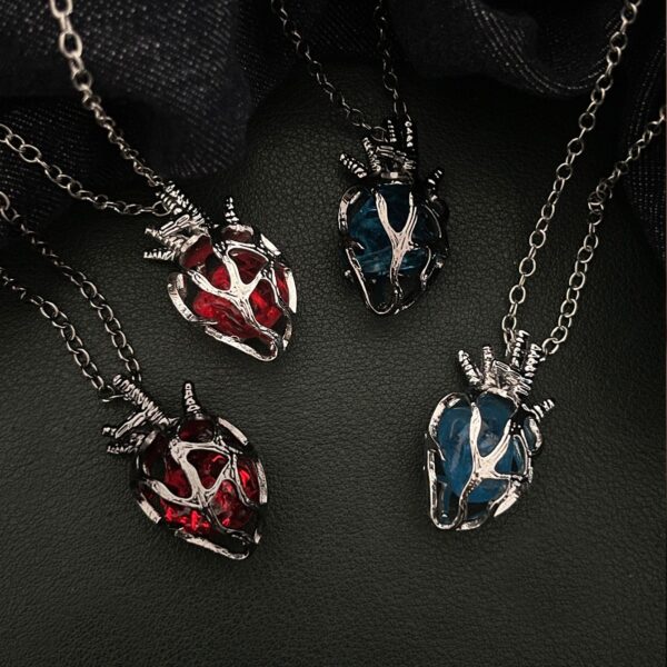 O1CN01PtCweR1l7d8XHhXA8_2216037694772-0-cib Wholesale Gothic dark style hollow heart red blue glass heart pendant necklace