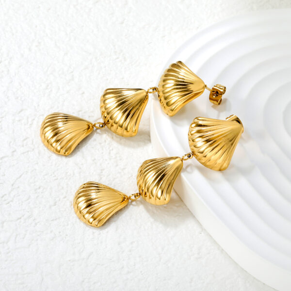 Wholesale Stainless steel shell stud earrings