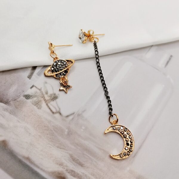 O1CN01Q8Tbp21jEpjKzOYsk_2212072154517-0-cib Wholesale Moon Saturn Pendant Asymmetric Long Earrings