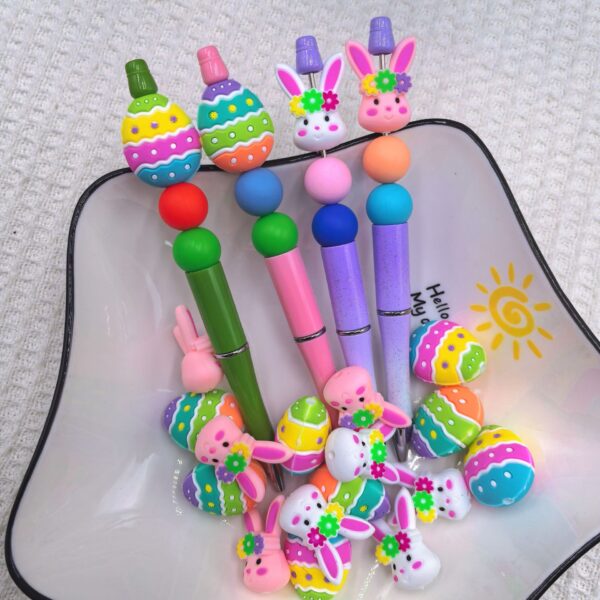 Wholesale Random 100pcs Easter colored cartoon 3D Focal Beads