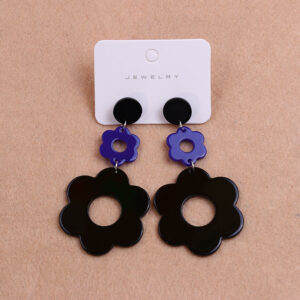 Black-contrast color flower