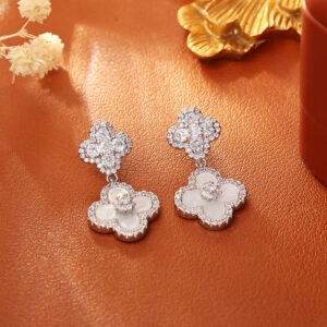 Silver four-leaf clover earrings (s925 silver needle)