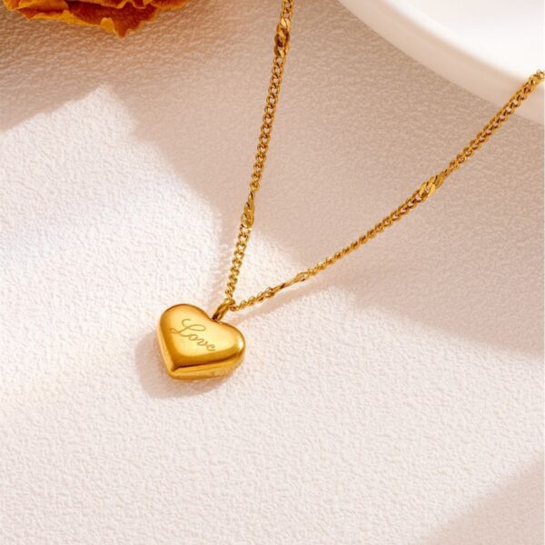 Wholesale love necklace stainless steel heart pendant clavicle neck chain