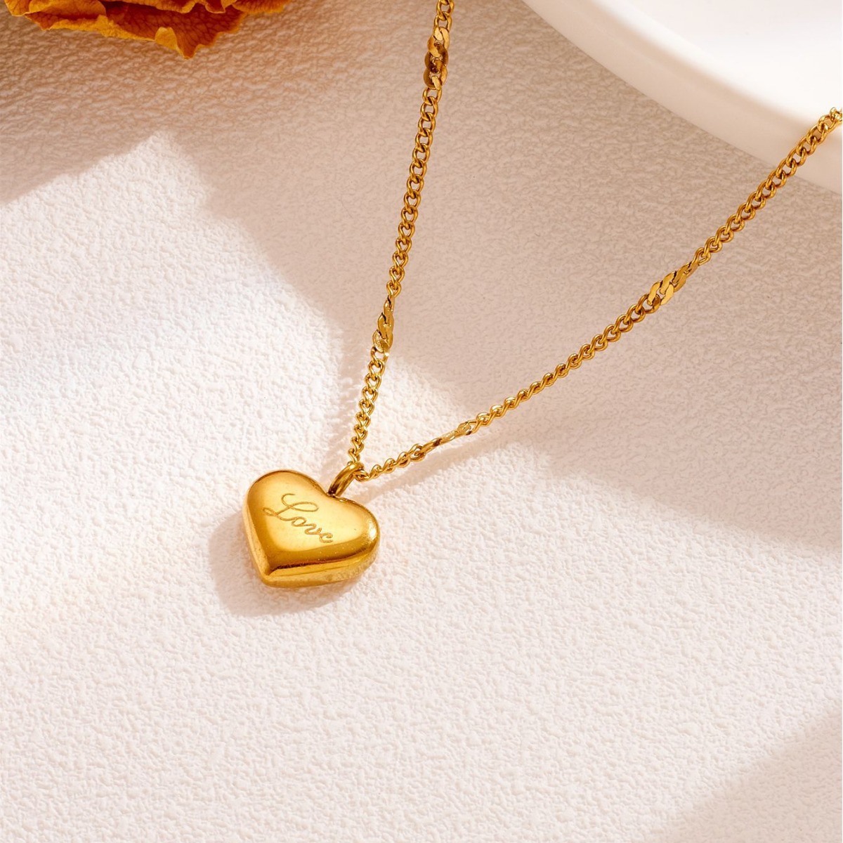 Wholesale love necklace stainless steel heart pendant clavicle neck chain