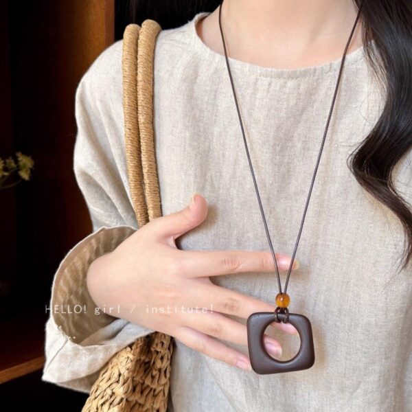 Wholesale Irregular circular pendant with adjustable long necklace