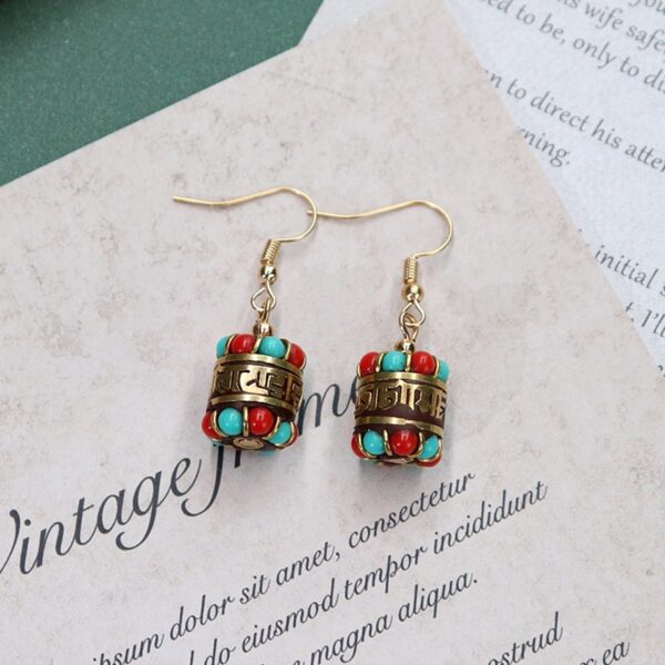 Wholesale handmade niche earrings, retro, elegant, and simple earrings, delicate stud earrings
