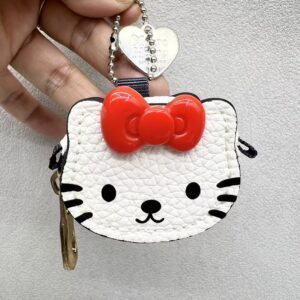 Heart-shaped charm cat carrier