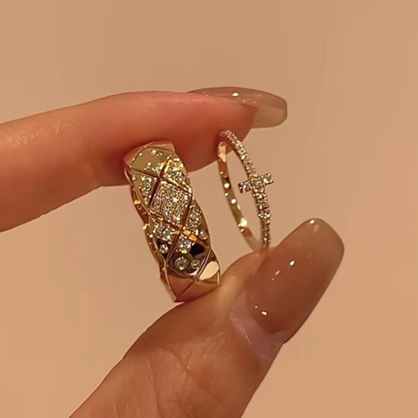 O1CN01RDLtip2B6Q49uzZvb_2215668728289-0-cib Wholesale Vintage diamond-encrusted quilted wide ring, Chanel-inspired, understated luxury, full diamond cross, stacked on the index finger ring