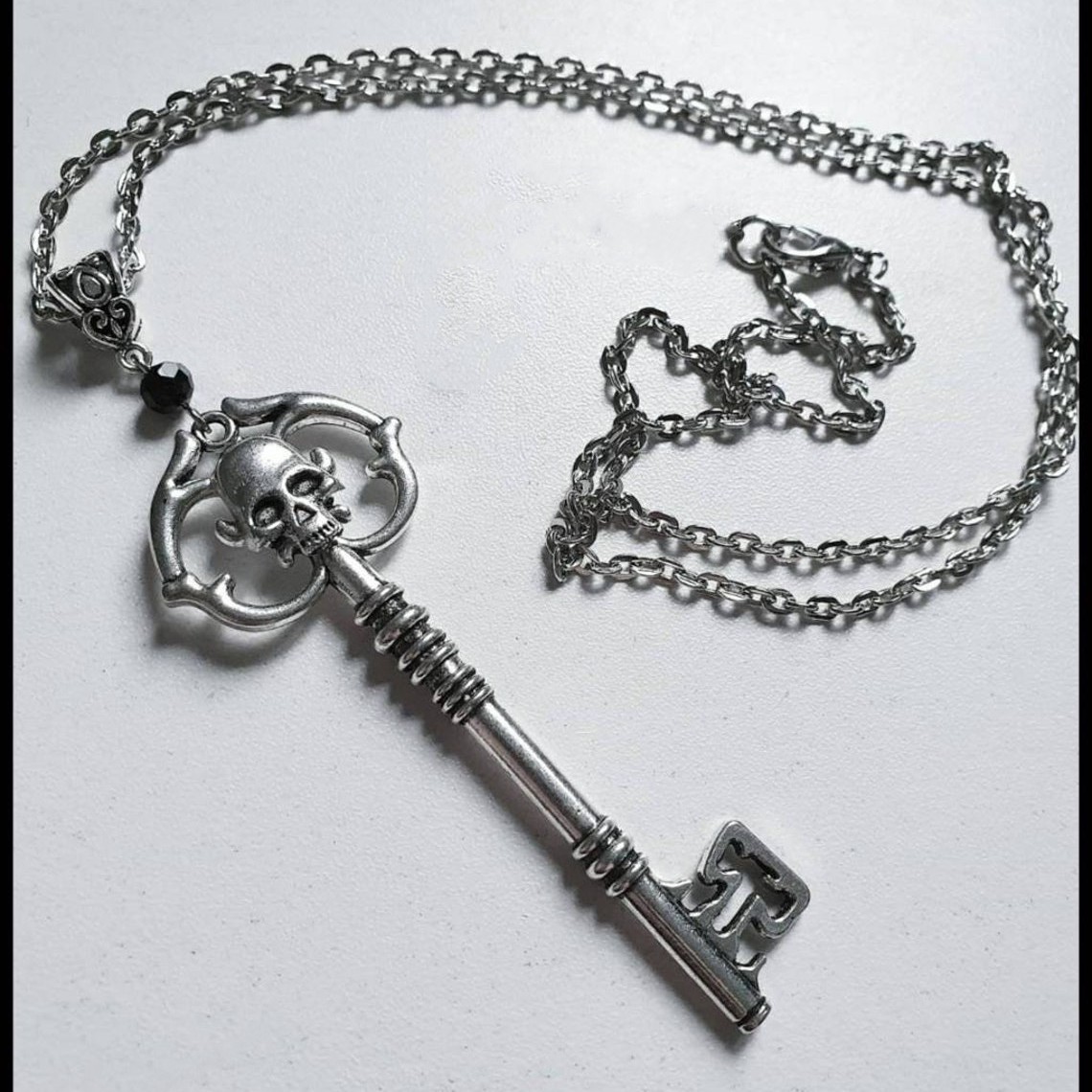 Wholesale Gothic sier skull key necklace