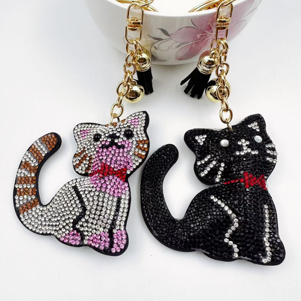 Wholesale veet rhinestone cat keychain fashionable crystal-studded keychain