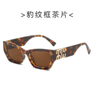 Leopard print frame tea leaves